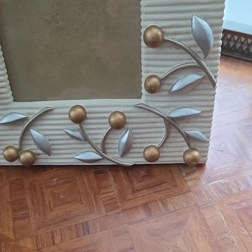 Elegant Cream and Gold Photo Frame